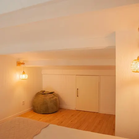 Duplex Traversant A 2 Pas Du Port Vue Chenal Leucate