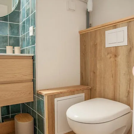 Duplex Traversant A 2 Pas Du Port Vue Chenal *