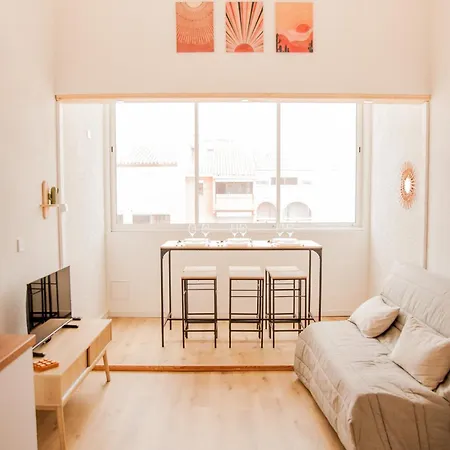 Apartment Duplex Traversant A 2 Pas Du Port Vue Chenal Leucate